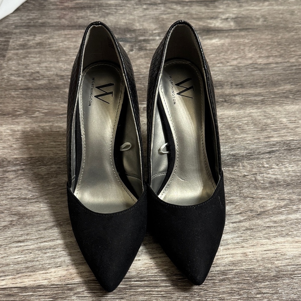 Worthington Black Pointed Toe Suede Pumps